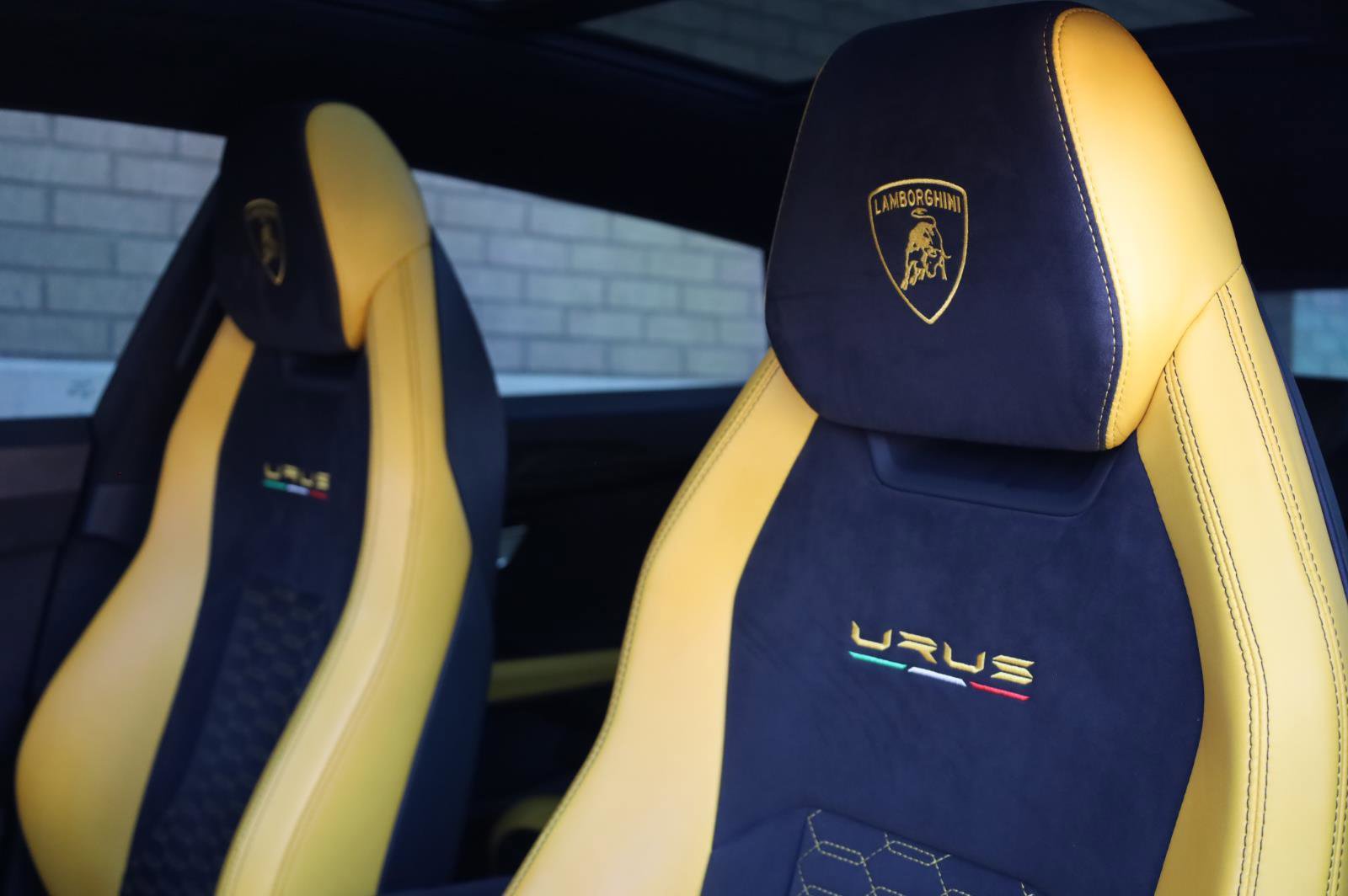 Used 2021 Lamborghini Urus AWD/4WD image 22