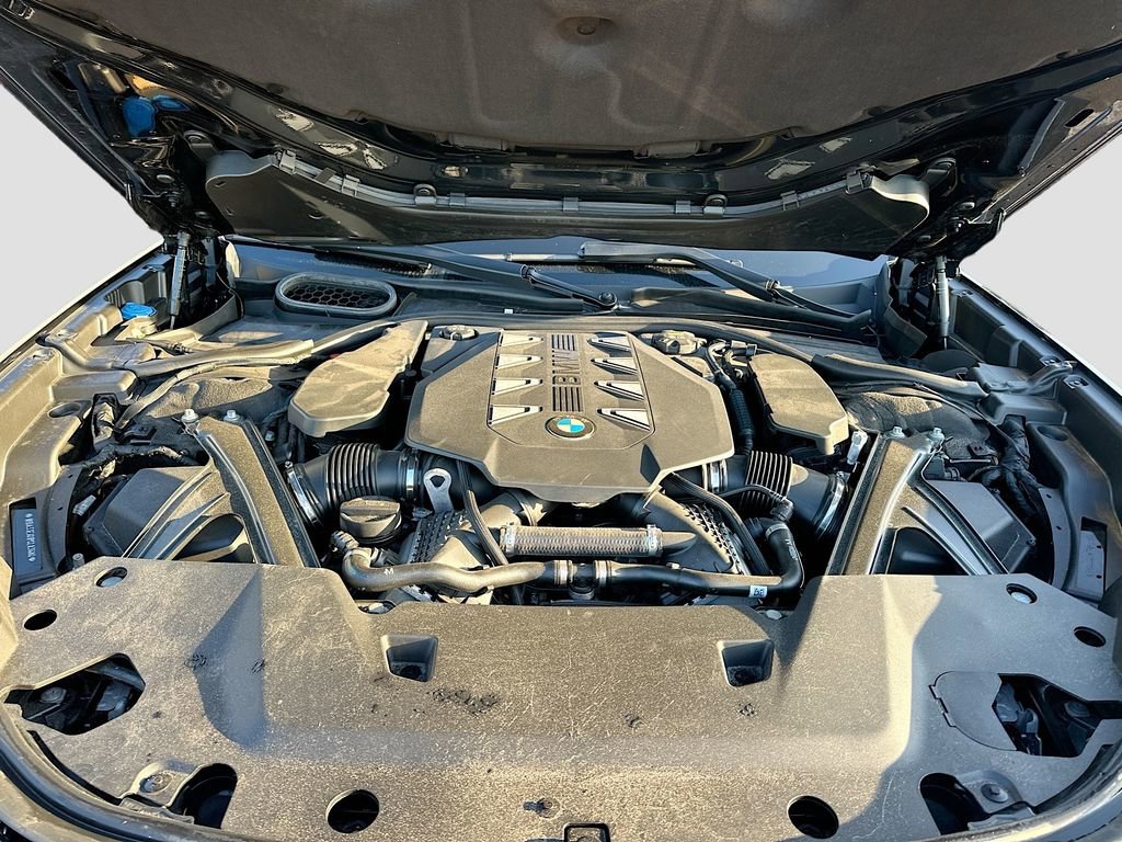 Used 2023 BMW 760i xDrive image 31