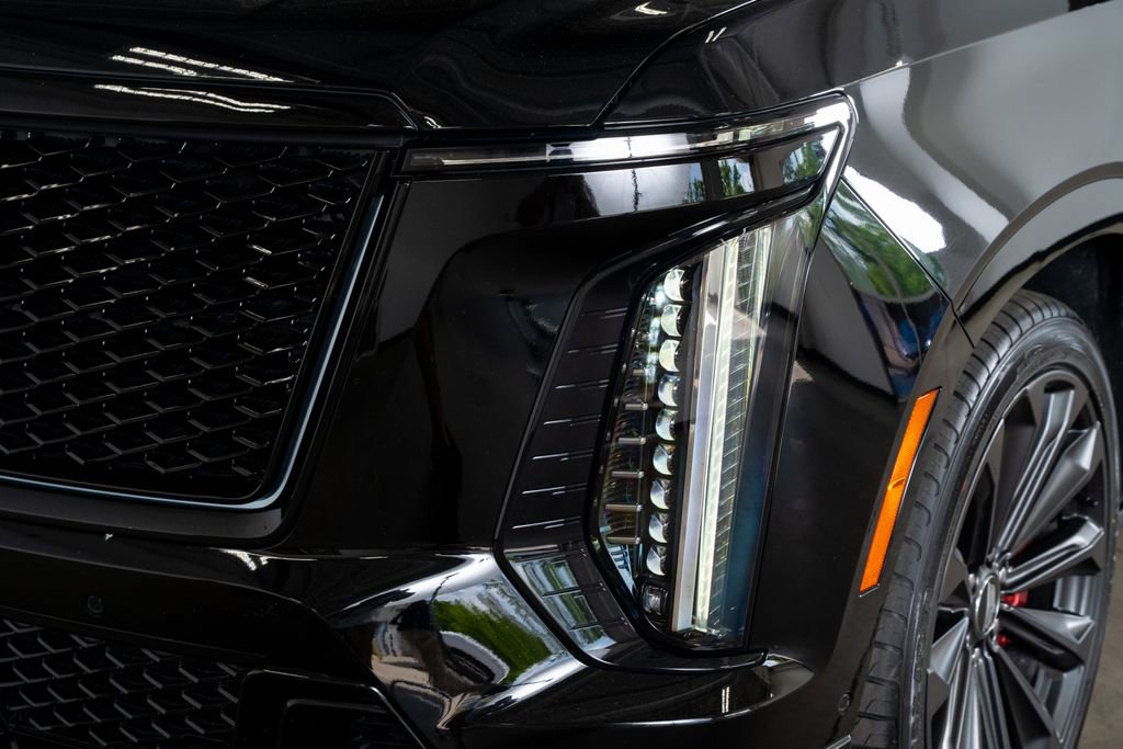 Used 2025 Cadillac Escalade ESV V image 13