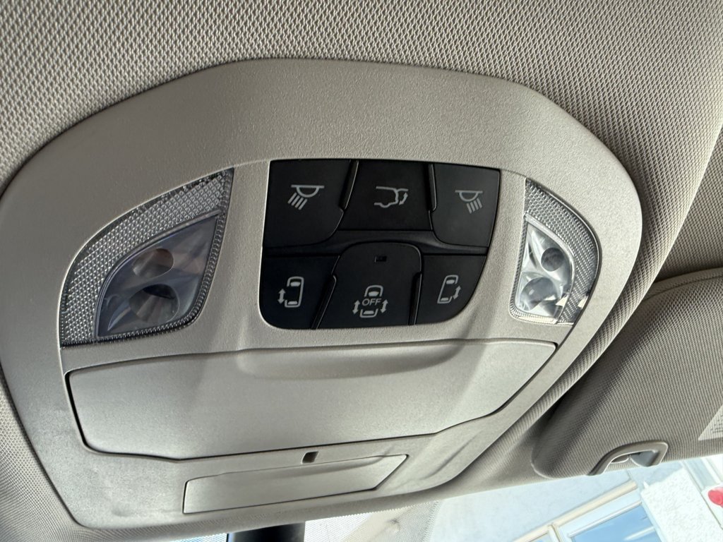 Used 2024 Chrysler Pacifica Touring-L FWD image 34