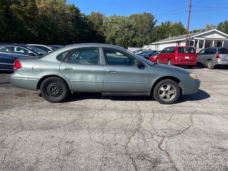 Used 2005 Ford Taurus SE FWD image 4