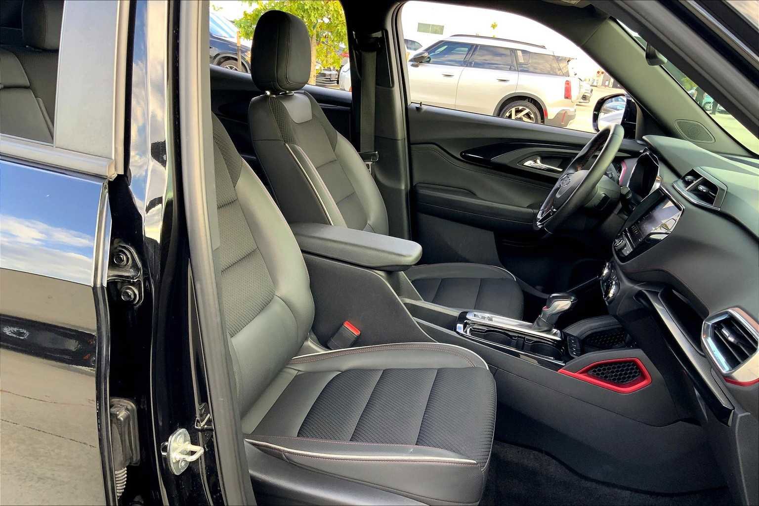 Used 2021 Chevrolet TrailBlazer RS w/ Technology Package image 8