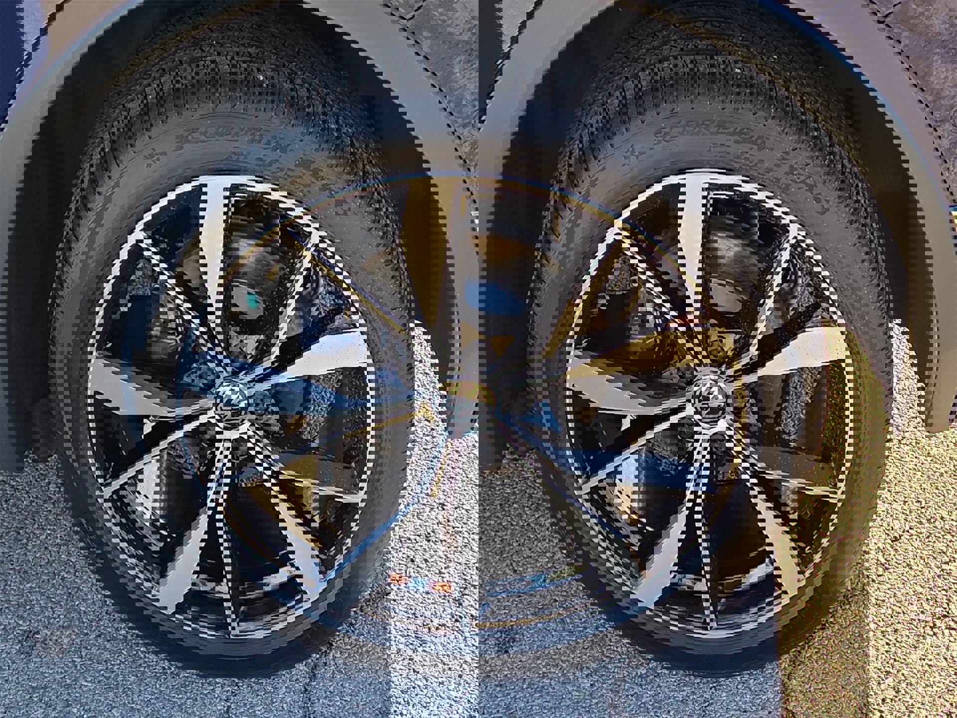 Used 2024 Volkswagen Tiguan SEL R-Line w/ MDO Package, Two-Row image 11