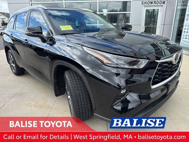 Used 2023 Toyota Highlander XLE AWD/4WD image 1