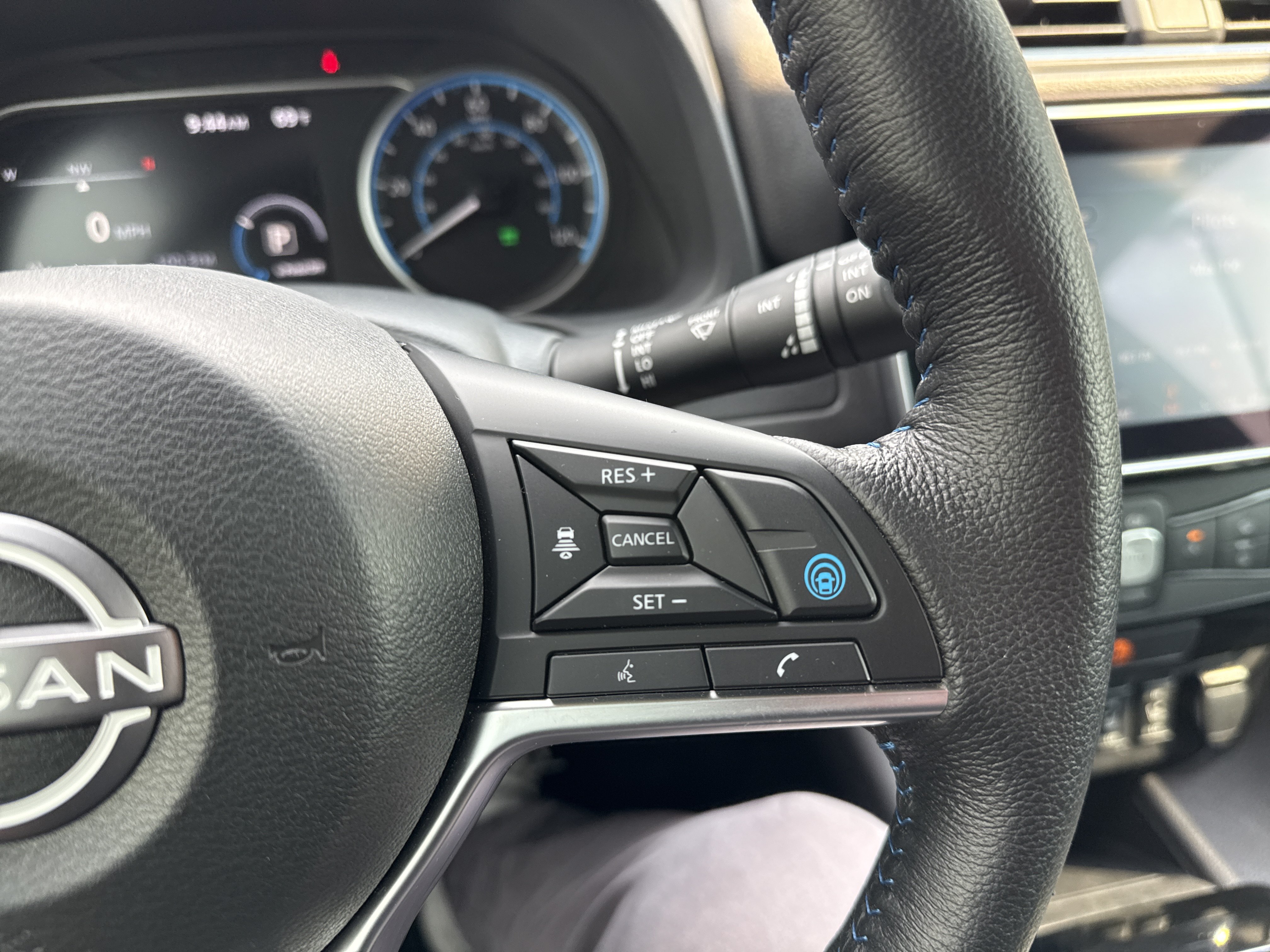 Certified 2025 Nissan Leaf SV Plus FWD image 25