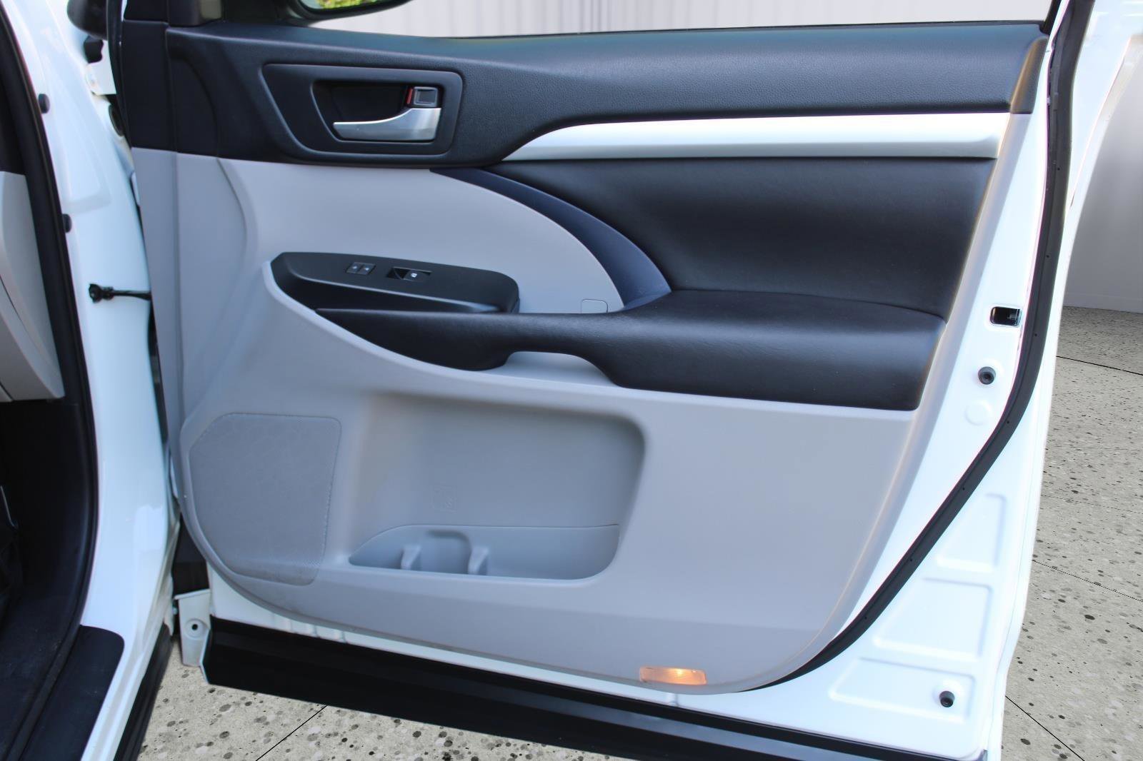 Used 2017 Toyota Highlander XLE image 39