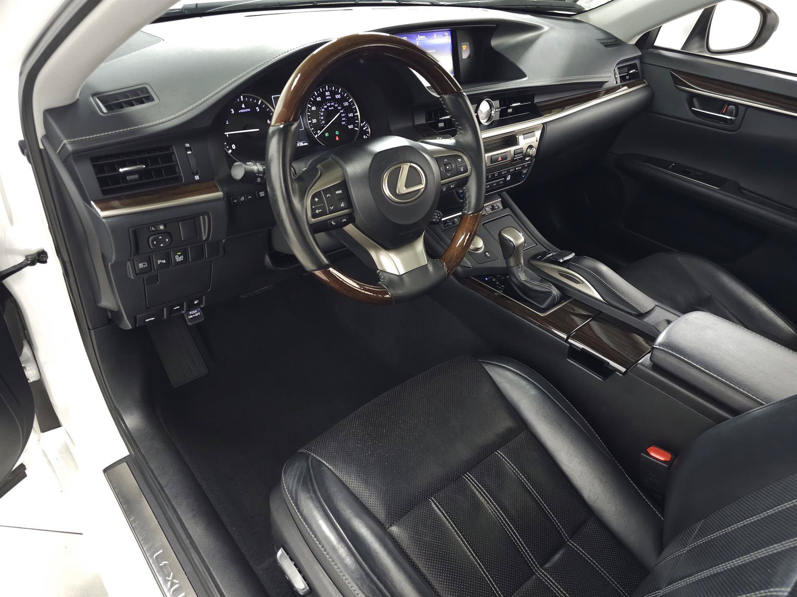 Used 2017 Lexus ES 350 w/ Luxury Package FWD image 13