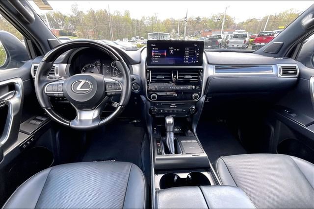 Used 2023 Lexus GX 460 Premium w/ Accessory Package image 7