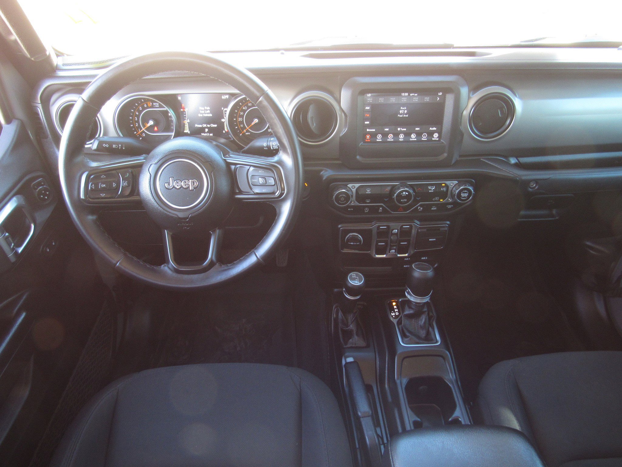 Used 2021 Jeep Gladiator Willys image 16