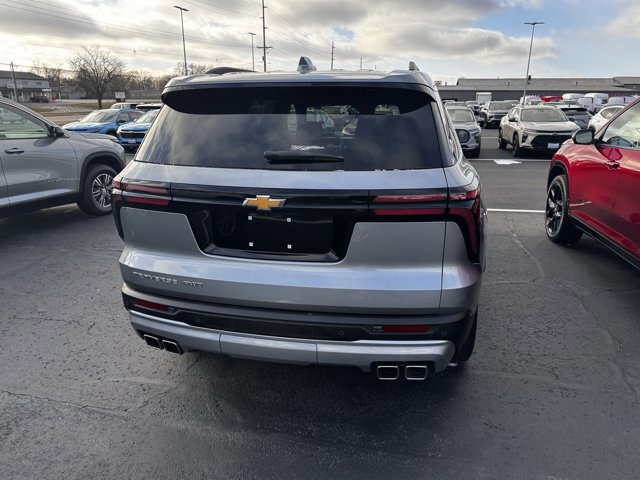 Used 2025 Chevrolet Traverse LT image 3