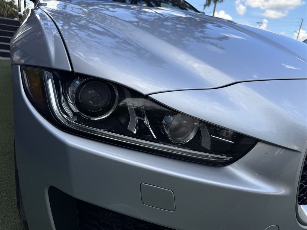 Used 2018 Jaguar XE S RWD image 9