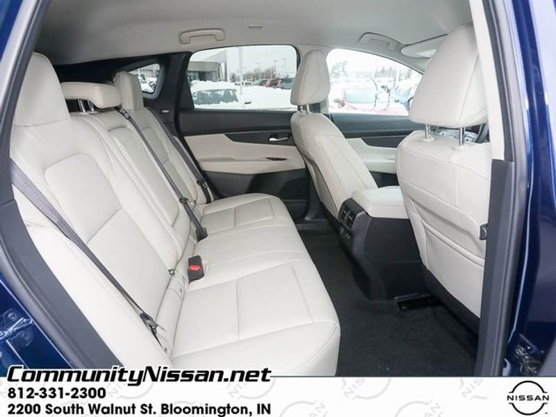 New 2025 Nissan Murano SV image 17