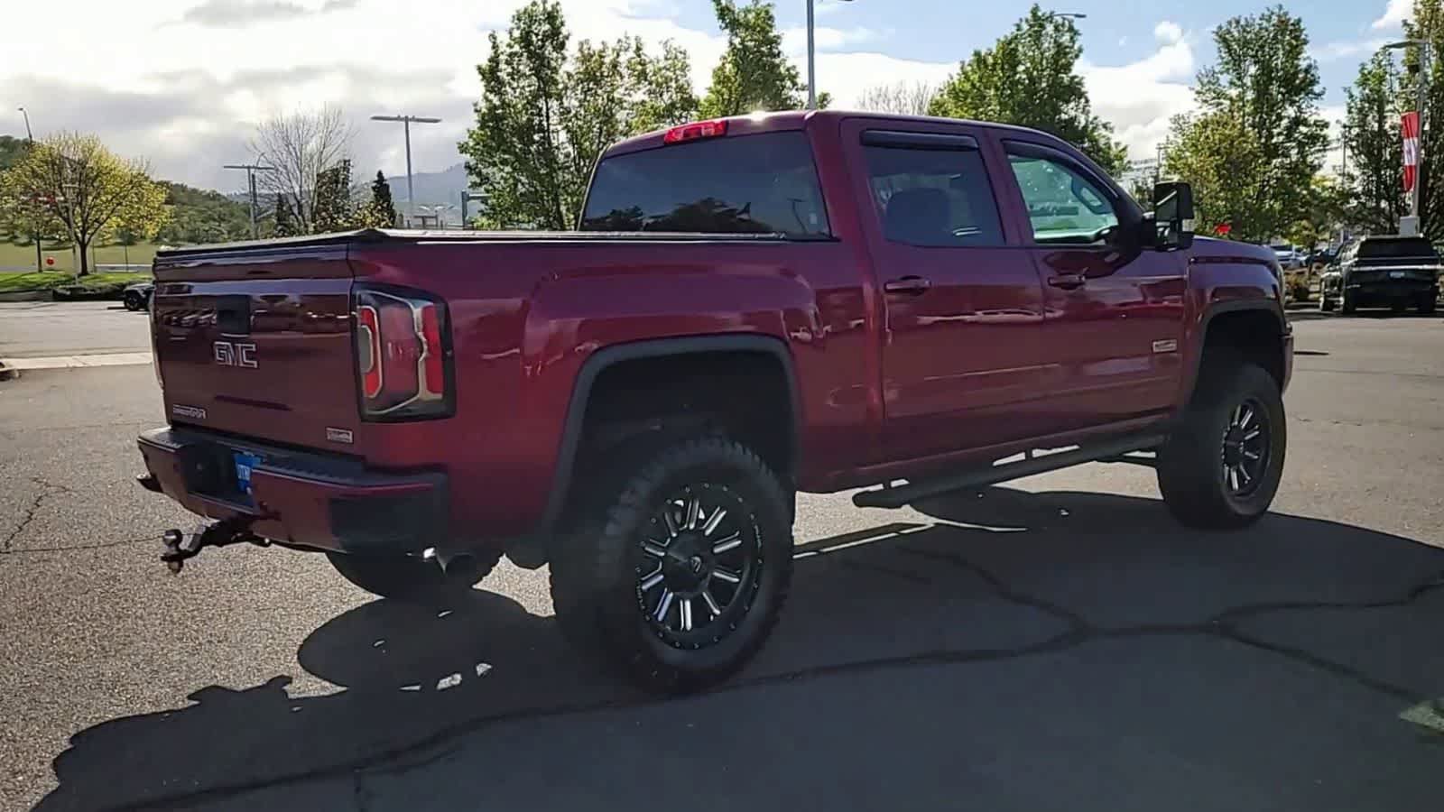 Used 2018 GMC Sierra 1500 SLT w/ All Terrain Package AWD/4WD image 8