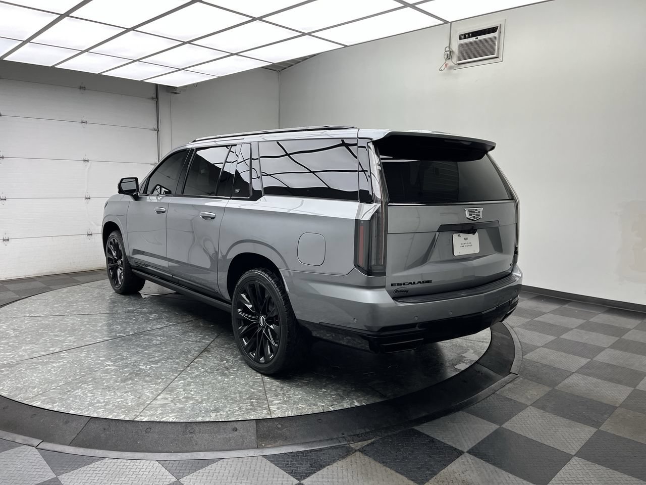 Certified 2025 Cadillac Escalade ESV Sport w/ Touring Package AWD/4WD image 2