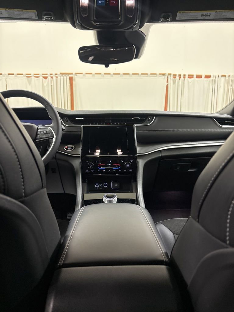 Used 2024 Jeep Grand Cherokee L Laredo image 20