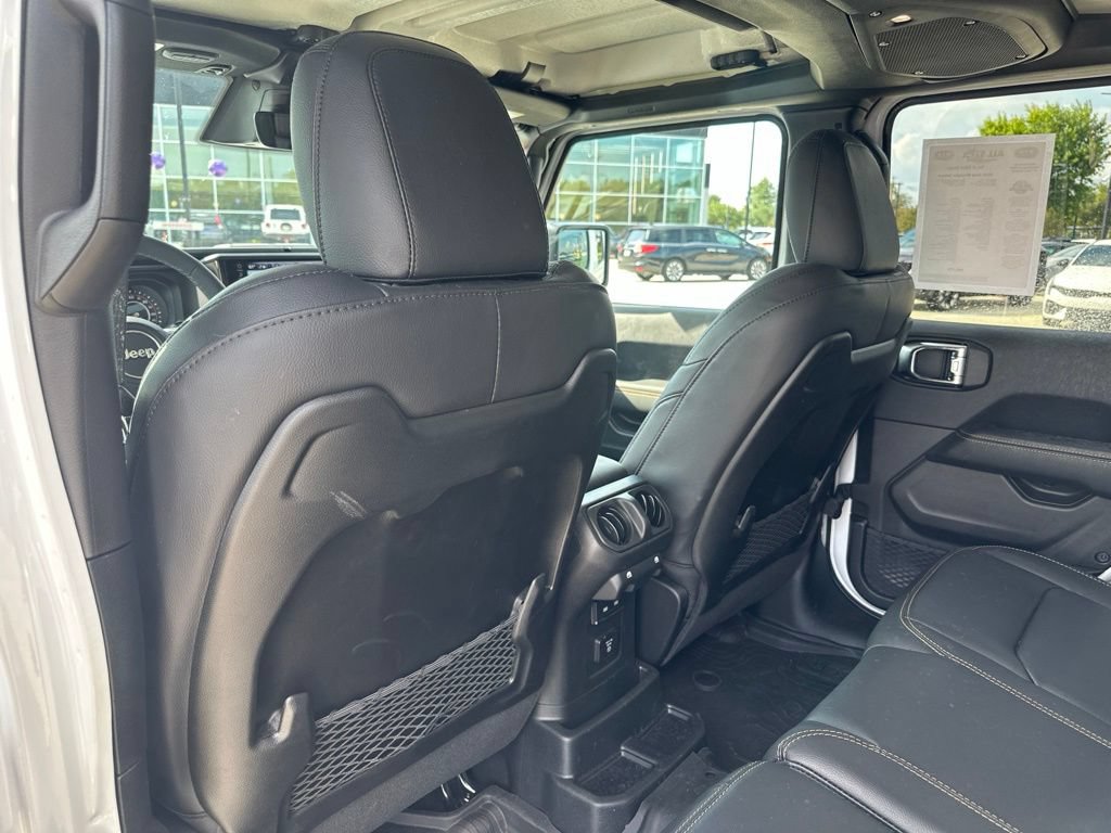 Used 2026 Jeep Wrangler Unlimited Sahara AWD/4WD image 27