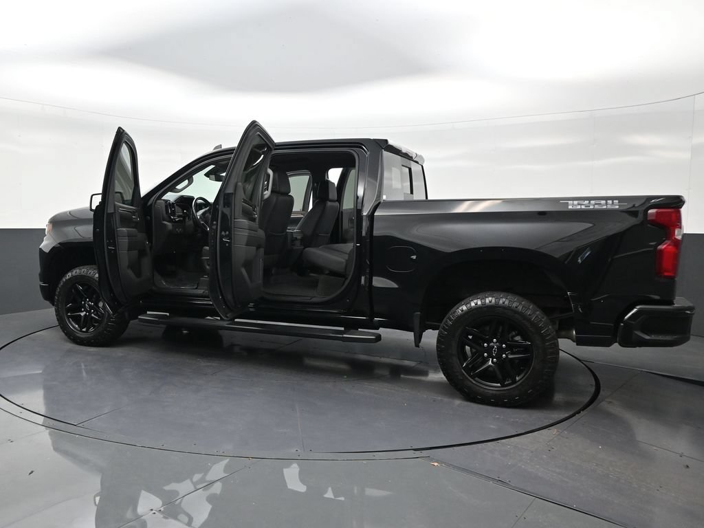 Used 2023 Chevrolet Silverado 1500 LT Trail Boss w/ LT Trail Boss Premium Package AWD/4WD image 32