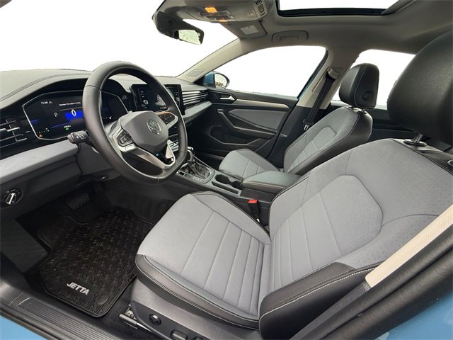 Used 2025 Volkswagen Jetta SE w/ Sunroof Package image 10