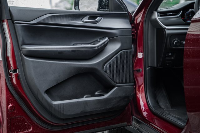 Used 2023 Jeep Grand Cherokee Altitude image 41