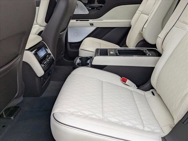 Used 2023 Lincoln Aviator Black Label w/ Jet Package image 18