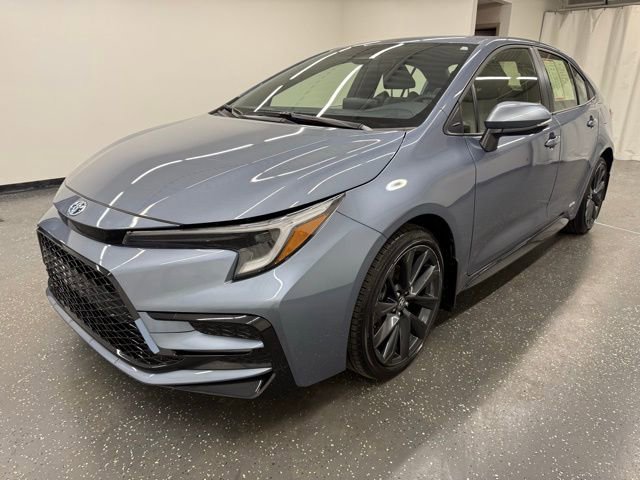 Used 2025 Toyota Corolla SE AWD/4WD image 5