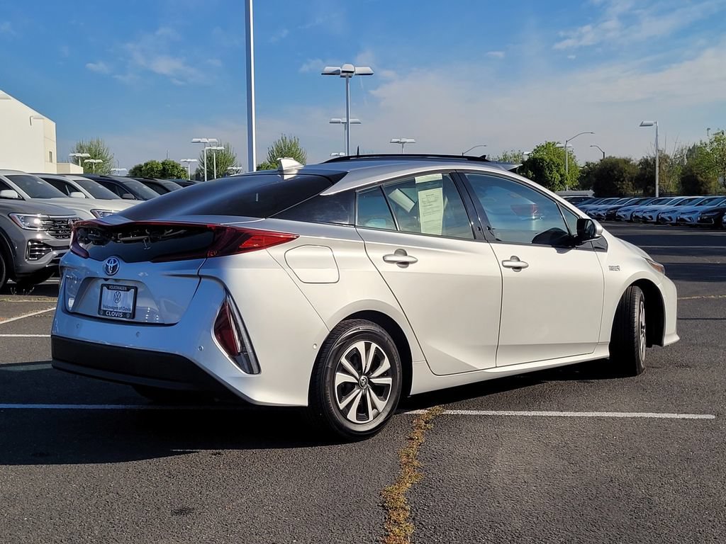 Used 2017 Toyota Prius Prime Advanced w/ Carpet Mat Package FWD image 6
