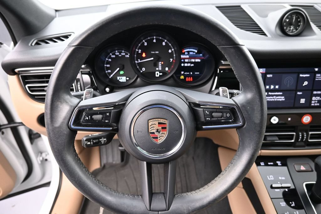 Certified 2023 Porsche Macan AWD/4WD image 11