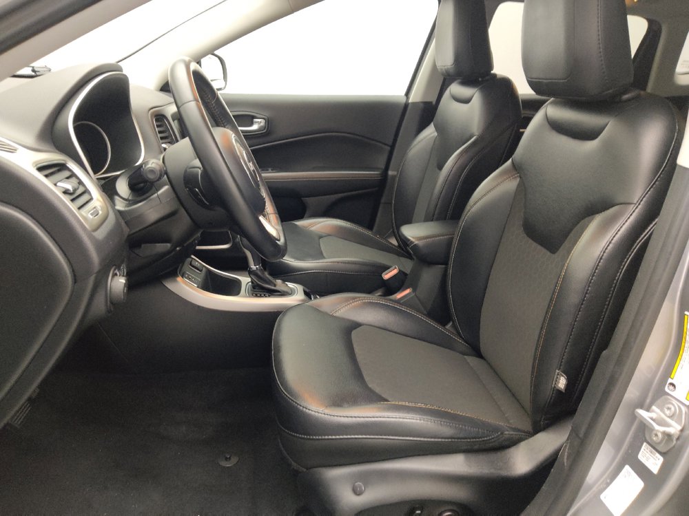 Used 2018 Jeep Compass Latitude w/ Popular Equipment Group FWD image 17