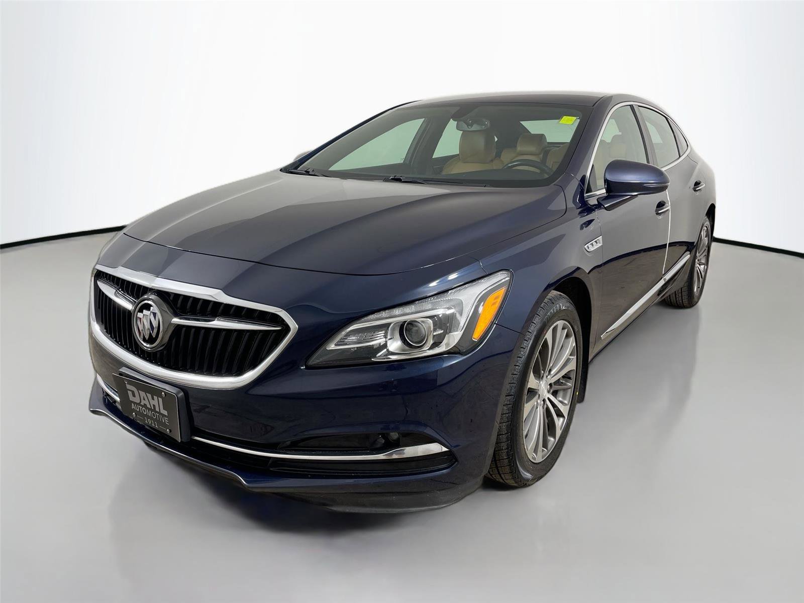 Used 2017 Buick LaCrosse Essence image 4