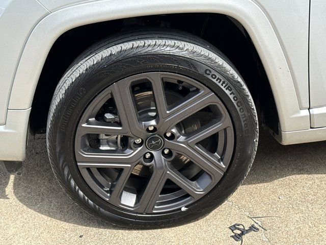 Used 2025 Jeep Compass Limited w/ High Altitude Package image 16