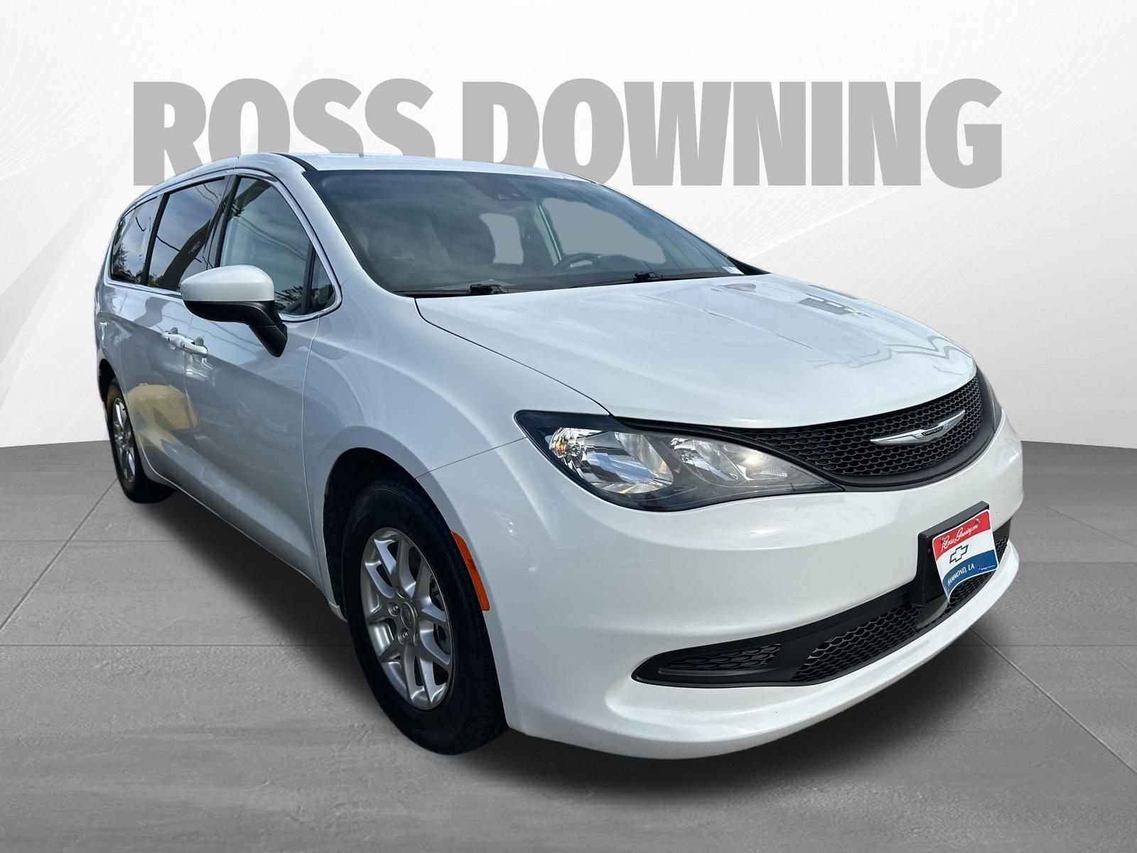 Used 2023 Chrysler Voyager LX image 3