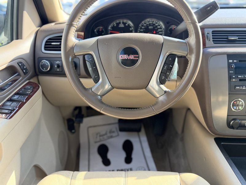 Used 2011 GMC Yukon XL SLT w/ SLT-2 Equipment Package AWD/4WD image 11