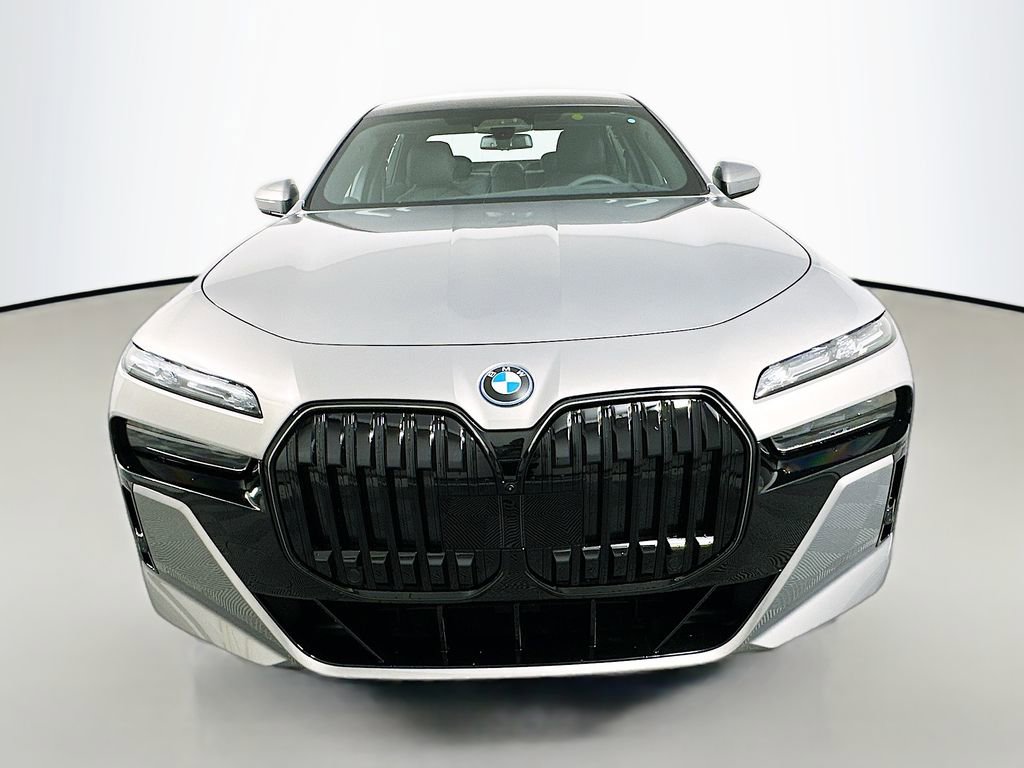 New 2026 BMW 750e xDrive w/ Executive Package image 2