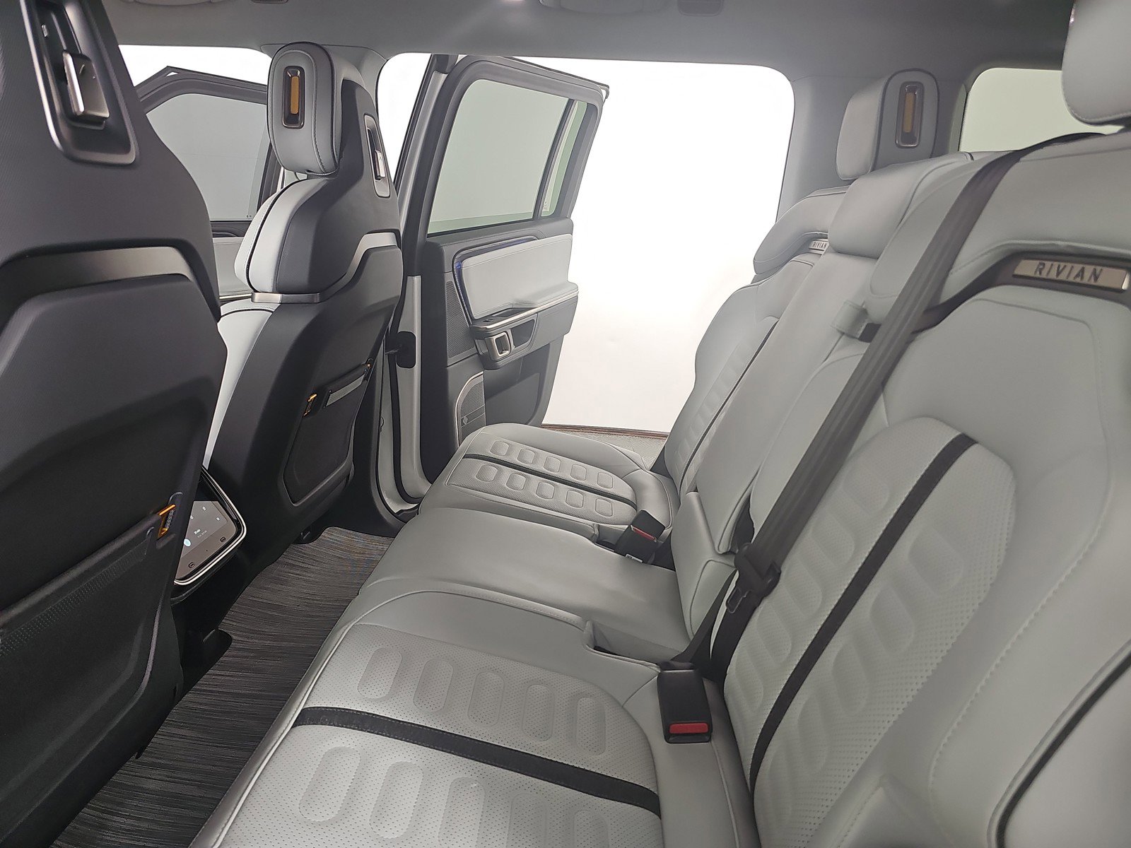 Used 2024 Rivian R1S Adventure AWD/4WD image 21