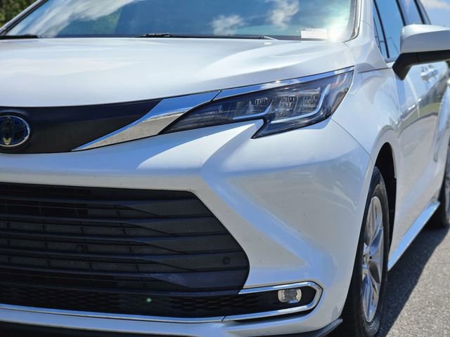 Used 2023 Toyota Sienna XLE image 9