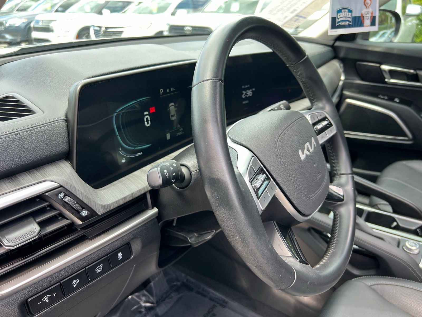 Used 2025 Kia Telluride EX w/ EX Captain's Chair Package FWD image 33