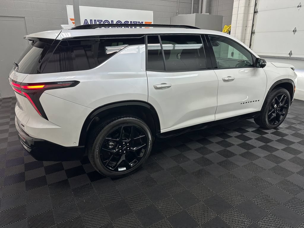 Used 2025 Chevrolet Traverse RS w/ LPO, Floor Liner Package AWD/4WD image 10