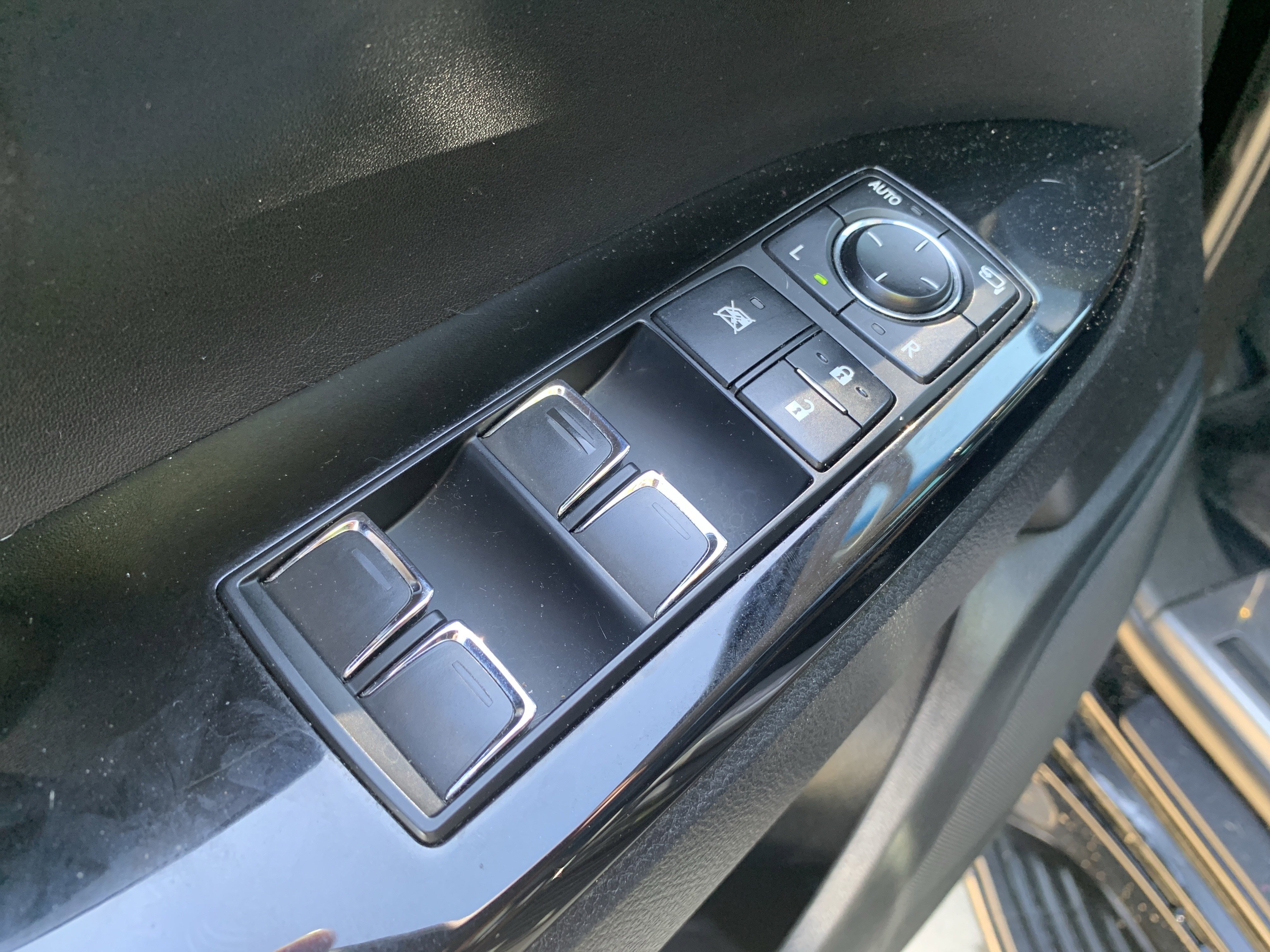 Used 2018 Lexus LX 570 4WD w/ Luxury Package image 15