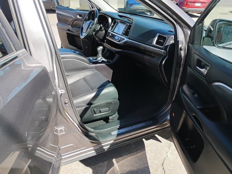 Used 2018 Toyota Highlander Limited AWD/4WD image 26