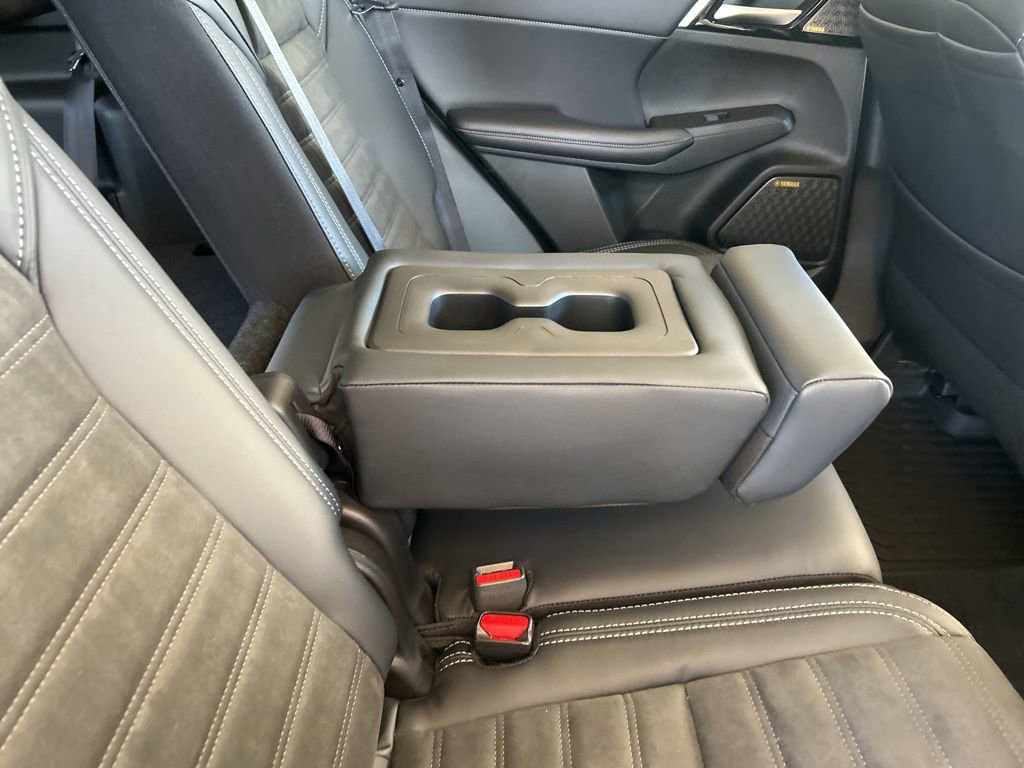 New 2026 Mitsubishi Outlander SE image 30