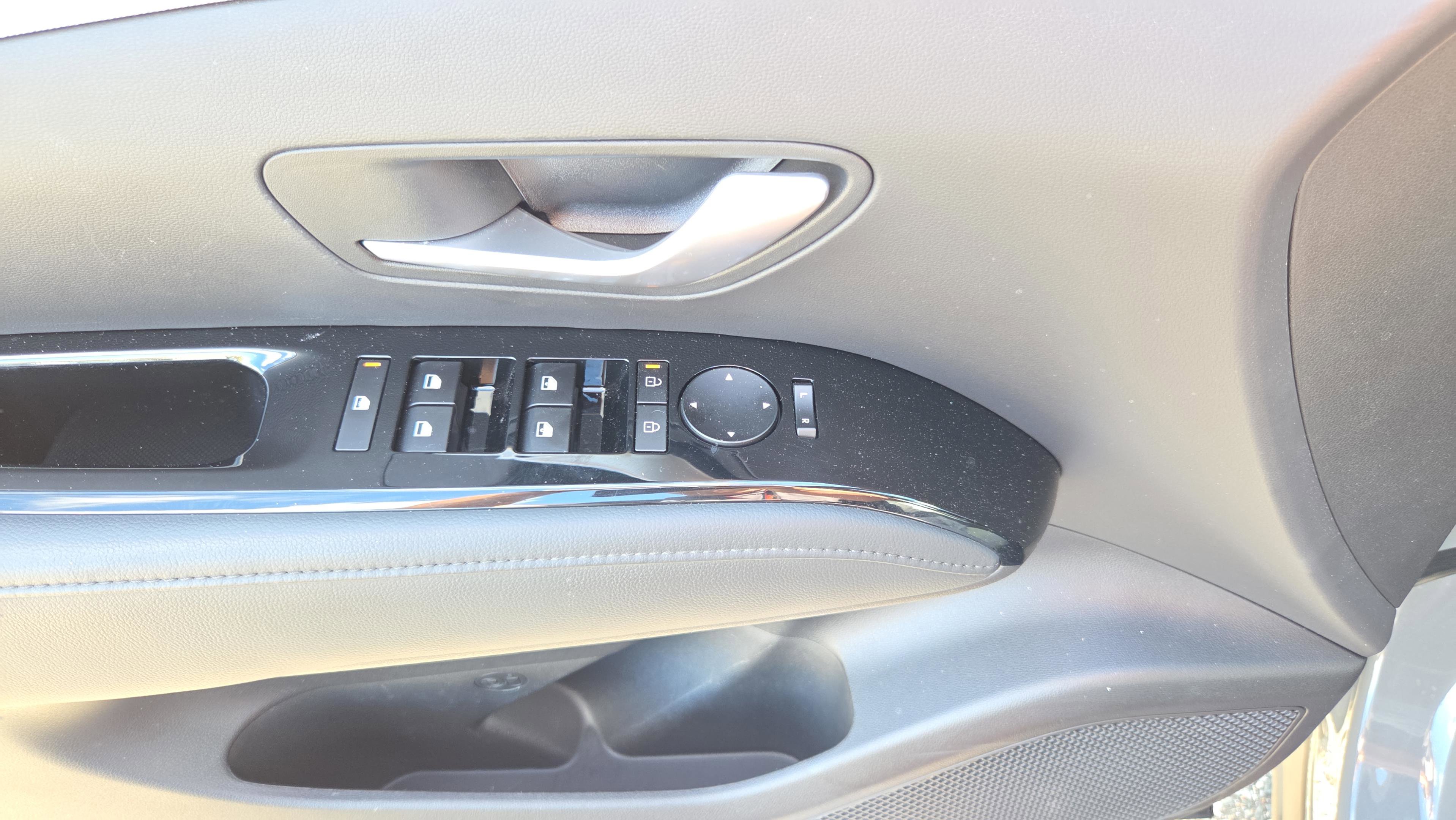 Used 2025 Hyundai Santa Cruz SEL image 32