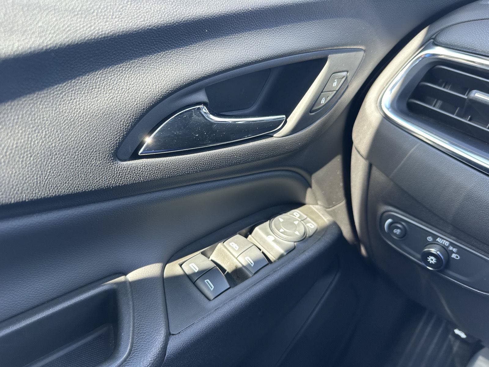 Certified 2024 Chevrolet Equinox LT FWD image 37