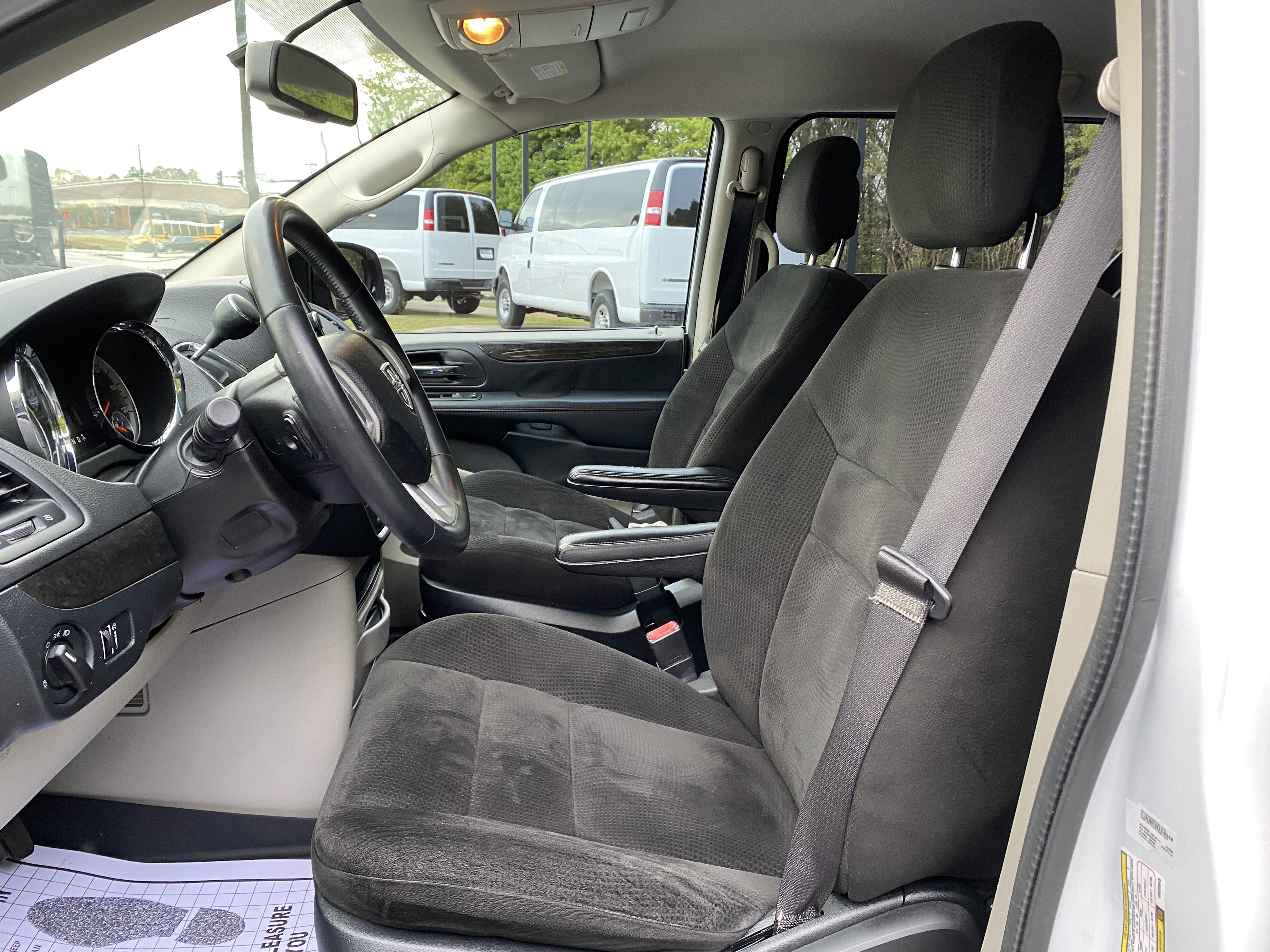 Used 2016 Dodge Grand Caravan American Value Package w/ UConnect Hands-Free Group image 16