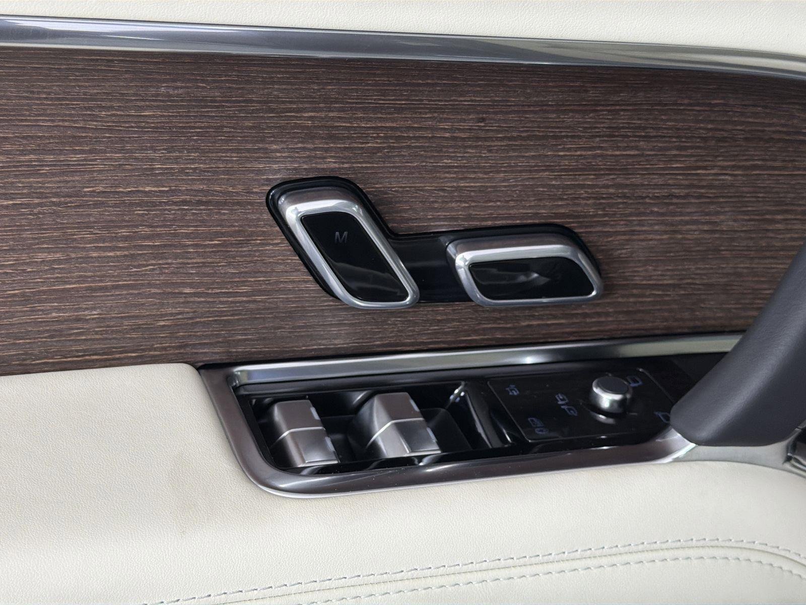 New 2025 Land Rover Range Rover SE image 24