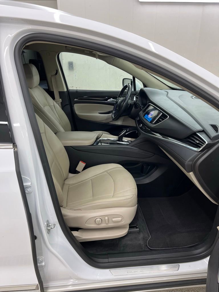 Used 2021 Buick Enclave Essence image 8