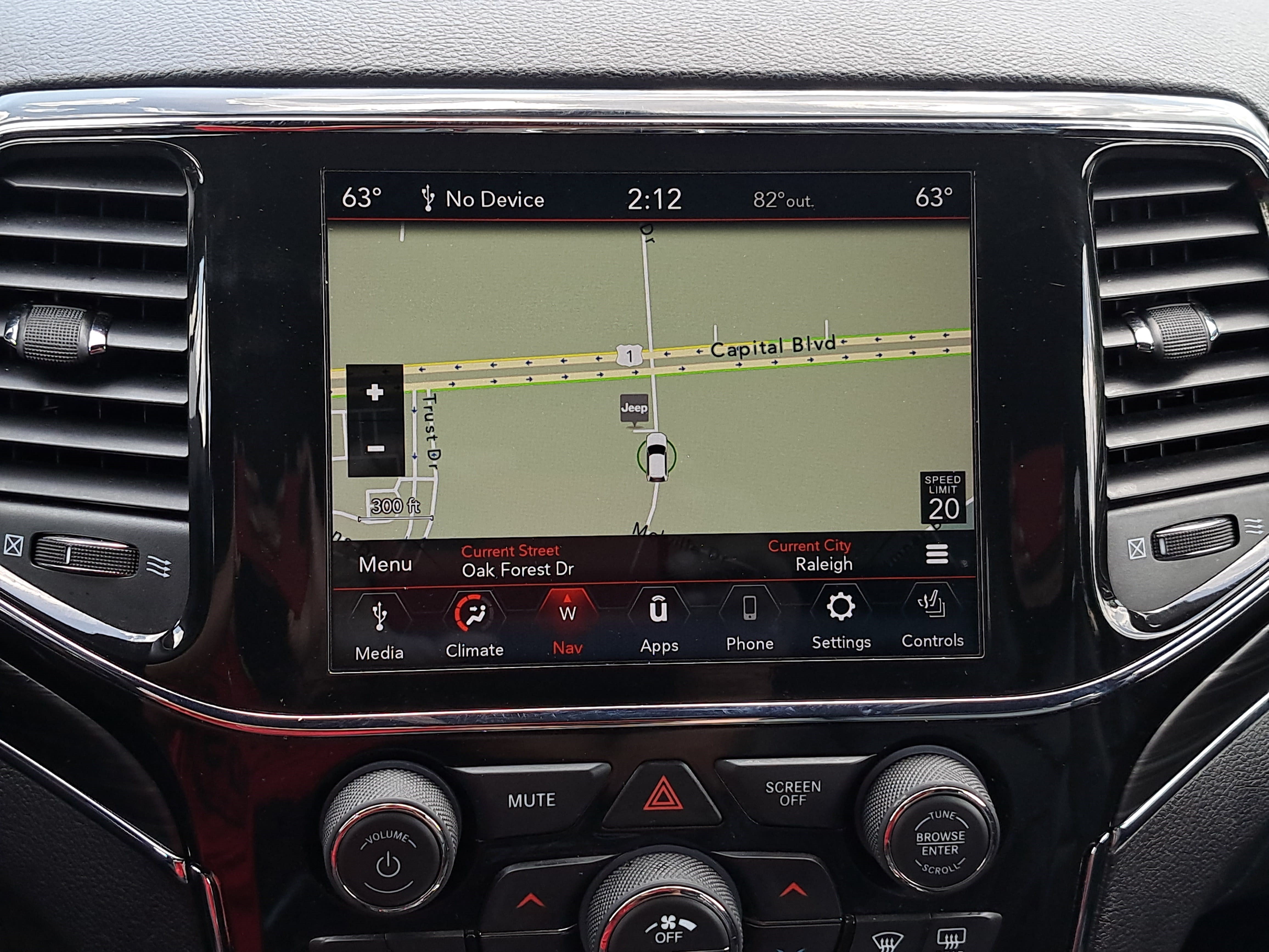 Used 2022 Jeep Grand Cherokee Limited AWD/4WD image 21