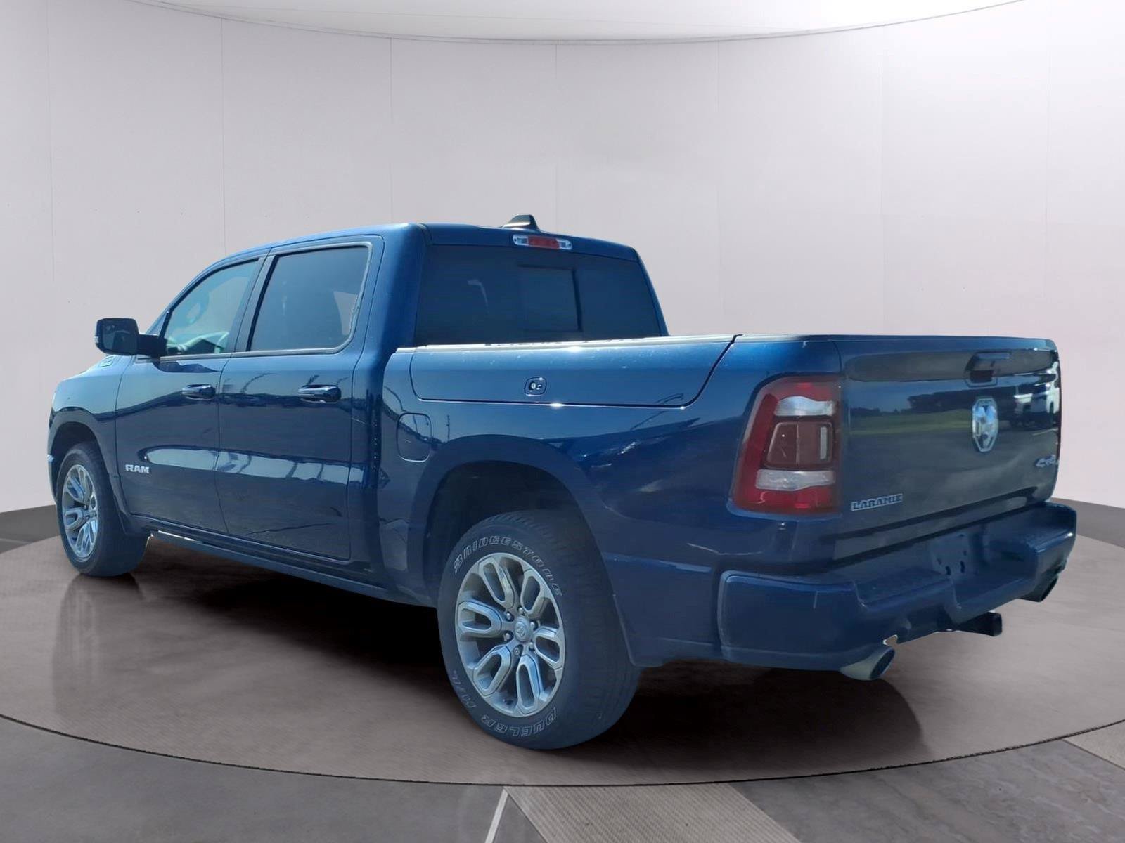 Used 2023 RAM 1500 Laramie AWD/4WD image 5