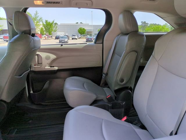 Used 2024 Toyota Sienna XLE w/ XLE Plus Package AWD/4WD image 14