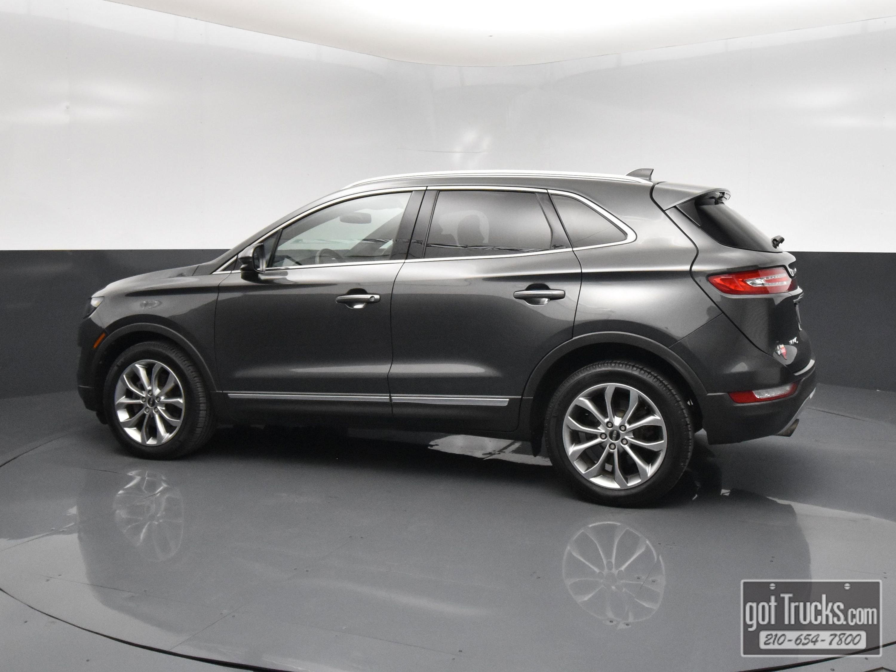 Used 2019 Lincoln MKC Select w/ Select Plus Package FWD image 3