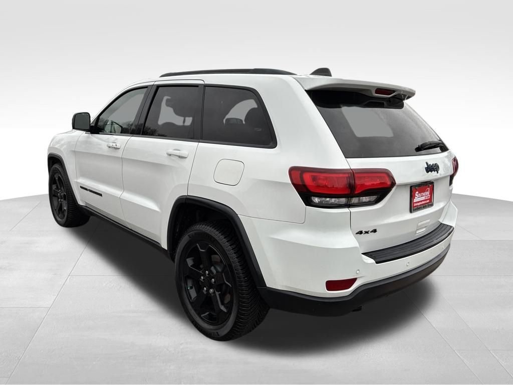 Used 2018 Jeep Grand Cherokee Laredo image 3